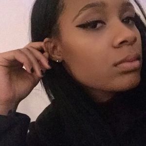 Meet your Posher, Kiana